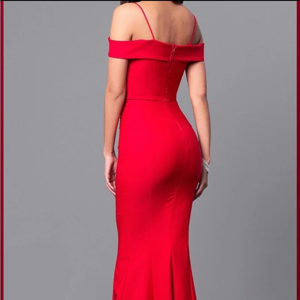 Elegant Red Off-Shoulder Evening Gown - Picture 3 of 3